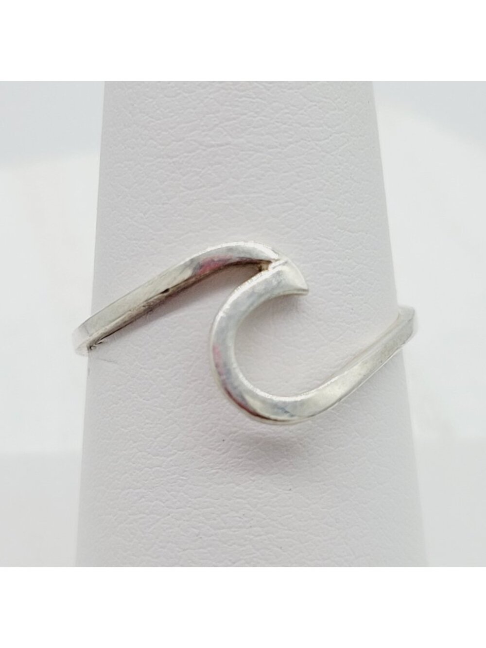Stamped 925 Sterling Silver Wave Band Ring Minimalist Sz 7.5 Nautical Beachy